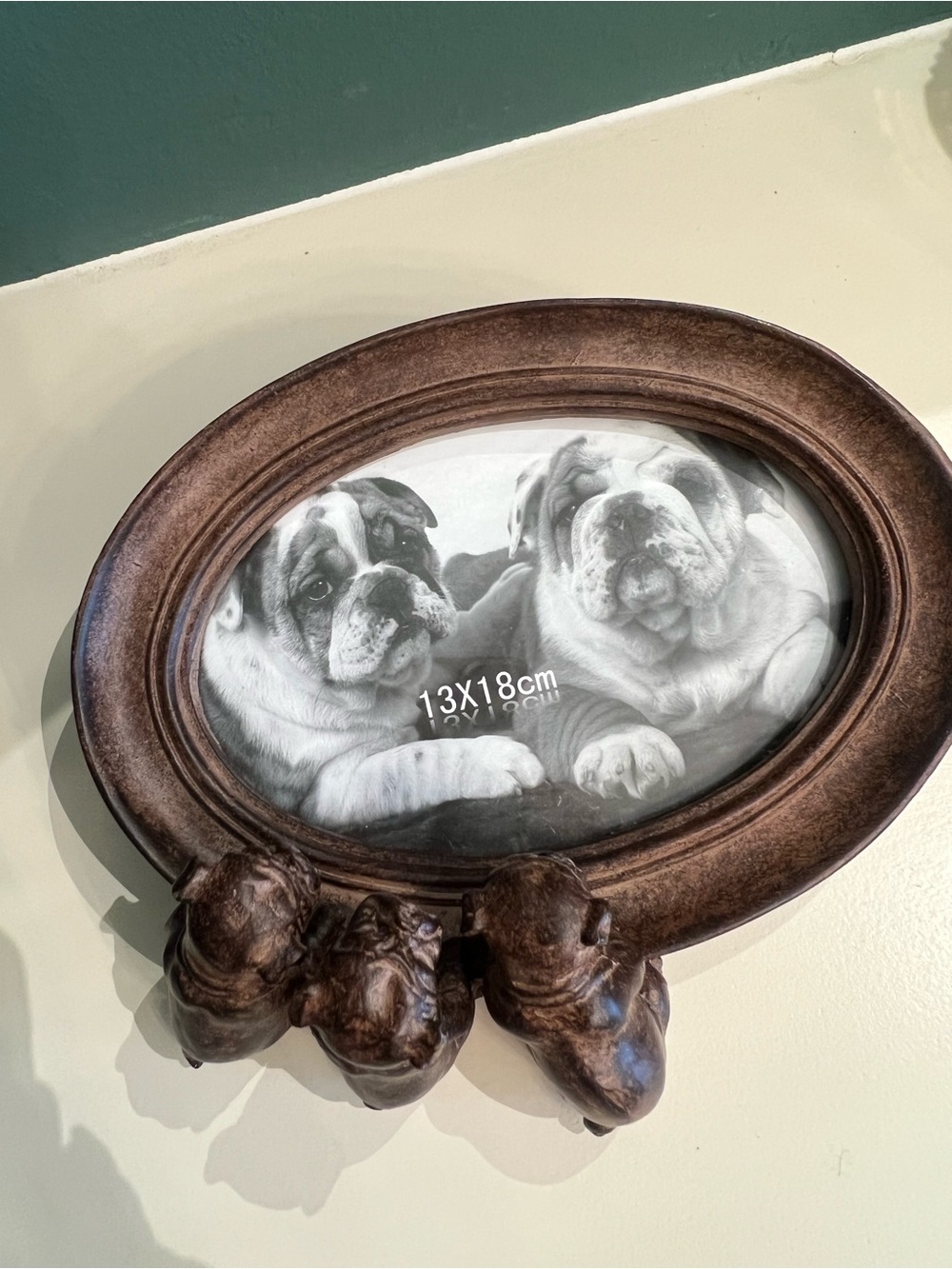 Decorative Oval Bulldog Frame in Brown